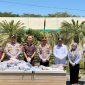 Kapolres Boltara AKBP Andika Fitransyah bersama Kejari Boltara Agus Tri Hartono dan didampingi oleh Wakapolres Boltara, Plh Kasie Pidum, Kasat Reskrim Polres Boltara dan Sangadi