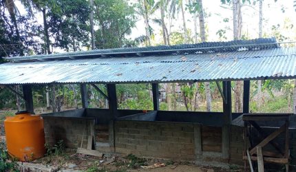 Rencana pengembangan usaha peternakan babi milik Badan Usaha Milik Desa (Bumdes) Mome, Kecamatan Bintauna, Kabupaten Bolaang Mongondow Utara (Boltara), menuai sorotan. Proyek yang bersumber dari Dana Desa (DD) Tahun Anggaran 2025 dengan nilai sekitar Rp130 juta tersebut hingga kini belum berjalan sebagaimana yang diharapkan.