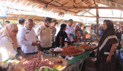 Pemerintah Kabupaten Bolaang Mongondow Utara (Boltara) terus memperkuat langkah pengendalian inflasi daerah dengan melakukan pemantauan langsung terhadap perkembangan harga dan ketersediaan bahan pangan di pasar.