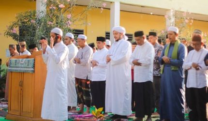 Di tengah musim kemarau yang melanda sejumlah wilayah, Pemerintah Kabupaten Bolaang Mongondow Utara (Boltara) bersama jajaran Komisariat Daerah (Komda) Alkhairaat Boltara melaksanakan Sholat Istisqa dan Doa Bersama sebagai ikhtiar memohon rahmat dan pertolongan Allah SWT.