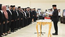 Bupati Boltara Dr. Sirajudin Lasena melantik sejumlah pejabat baru dilingkungan pemkab Boltara