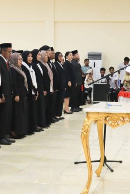 Tingkatkan Kinerja Birokrasi, Bupati Boltara SJL Lantik Pejabat Baru