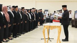 Bupati Boltara Dr. Sirajudin Lasena melantik sejumlah pejabat baru dilingkungan pemkab Boltara
