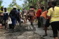 Gotong Royong Masyarakat Kecamatan Manganitu Selatan