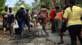 Gotong Royong Masyarakat Kecamatan Manganitu Selatan