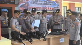 Wakapolres Boltara Kompol Abdulrahman Faudji didampingi jajaran PJU Polres Boltara melaksanakan pemeriksaan Senjata Api