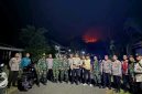 Camat Tabukan Utara
Marwan Nikiulu
Kapolsek Tabukan Utara Iptu David Kojongian bersama anggota
PLH Danramil Tabukan Utara Ridatson Makawowode bersama anggota 
sedang memantau lokasi kebarakan.