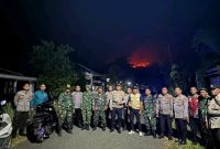 Camat Tabukan Utara
Marwan Nikiulu
Kapolsek Tabukan Utara Iptu David Kojongian bersama anggota
PLH Danramil Tabukan Utara Ridatson Makawowode bersama anggota 
sedang memantau lokasi kebarakan.