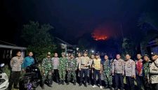 Camat Tabukan Utara
Marwan Nikiulu
Kapolsek Tabukan Utara Iptu David Kojongian bersama anggota
PLH Danramil Tabukan Utara Ridatson Makawowode bersama anggota 
sedang memantau lokasi kebarakan.