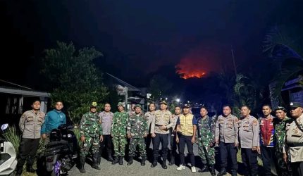 Memasuki malam keempat, kebakaran hutan dan lahan di lereng Gunung Awu, Kabupaten Kepulauan Sangihe, belum menunjukkan tanda-tanda padam. Kobaran api terpantau terus meluas dan mulai mendekati kawasan perkebunan serta permukiman warga di sejumlah titik