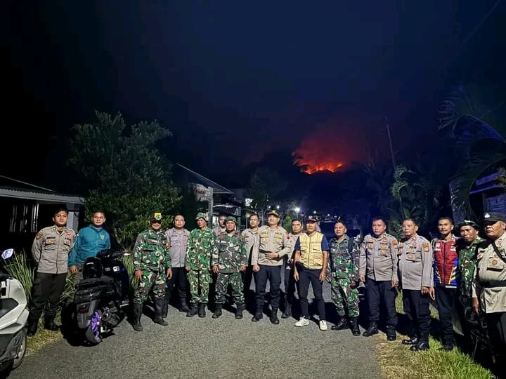 Camat Tabukan Utara
Marwan Nikiulu
Kapolsek Tabukan Utara Iptu David Kojongian bersama anggota
PLH Danramil Tabukan Utara Ridatson Makawowode bersama anggota 
sedang memantau lokasi kebarakan.