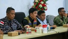 Bupati Kabupaten Kepulauan Sangihe memimpin jalanya Rapat Koordinasi Penanganan Kebakaran Hutan di Gunung Awu
