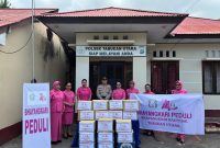 Kapolsek Tabukan Utara Iptu David Kojongian Bersama Ketua Bhayangkari Ranting Tabukan Utara Ny. Nancy David serta Jajaran Bhayangkari Ranting Tabukan Utara