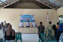 Pemerintah Kampung Bahu Bersama dengan Perwakilan Pemerintah Kecamatan Tabukan Utara, Ketua MTK serta Undangan Masyarakat Kampung Bahu saat menyanyikan lagu Indonesia Raya