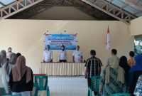 Pemerintah Kampung Bahu Bersama dengan Perwakilan Pemerintah Kecamatan Tabukan Utara, Ketua MTK serta Undangan Masyarakat Kampung Bahu saat menyanyikan lagu Indonesia Raya