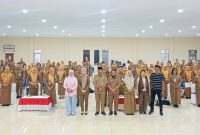 Asisten Bidang Pemerintahan dan Kesejahteraan Rakyat Sekretaris Daerah (Sekda), Fadly T. Usup bersama Kepala BKPSDM Boltara dan pihak terkait serta seluruh peserta tes kejiwaan CPNS