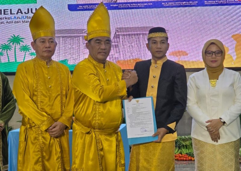 Muhammad Aditya Pontoh menerima SK Plt Bupati Boltara dari Gubernur Sulawesi Utara