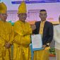 Muhammad Aditya Pontoh menerima SK Plt Bupati Boltara dari Gubernur Sulawesi Utara