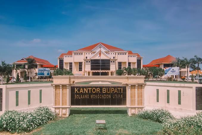 Foto kantor Bupati Bolaang Mongondow Utara