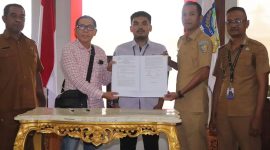 Plt Bupati Boltara Mohammad Aditya Pontoh serah terima lokasi paket pekerjaan konstruksi pembangunan Kampung Nelayan Merah Putih (KNMP) Tahun 2026 bersama Direktur PT Hana Huberta, yang merupakan salah satu program prioritas Pemerintah Pusat melalui Kementerian Kelautan dan Perikanan (KKP). 