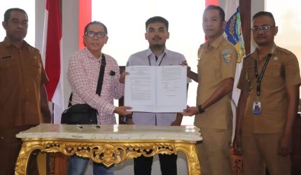Pelaksana Tugas (Plt.) Bupati Bolaang Mongondow Utara (Boltara), Moh. Aditya Pontoh, S.IP., memimpin serah terima lokasi paket pekerjaan konstruksi pembangunan Kampung Nelayan Merah Putih (KNMP) Tahun 2026