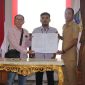 Plt Bupati Boltara Mohammad Aditya Pontoh serah terima lokasi paket pekerjaan konstruksi pembangunan Kampung Nelayan Merah Putih (KNMP) Tahun 2026 bersama Direktur PT Hana Huberta, yang merupakan salah satu program prioritas Pemerintah Pusat melalui Kementerian Kelautan dan Perikanan (KKP). 