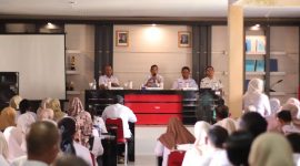 Plt Bupati Boltara Mohammad Aditya Pontoh bersama jajaran pemkab dan kepsek se-Boltara
