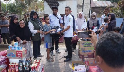 Pemerintah Kabupaten Bolaang Mongondow Utara (Boltara) menunjukkan kepeduliannya terhadap warga yang tertimpa musibah. Pelaksana Tugas (Plt.) Bupati Boltara, Mohammad Aditya Pontoh, S.IP., turun langsung menyerahkan bantuan kepada dua keluarga korban kebakaran rumah di Desa Talaga, Kecamatan Bintauna