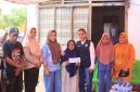 Plt. Ketua TP-PKK Boltara Moy Olivia Pontoh-Mamonto didampingi Ketua TP-PKK Kecamatan Bintauna dan beserta jajaran mengunjungi sekaligus menyerahkan bantuan kepada korban kebakaran rumah di desa Talaga. 