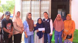 Plt. Ketua TP-PKK Boltara Moy Olivia Pontoh-Mamonto didampingi Ketua TP-PKK Kecamatan Bintauna dan beserta jajaran mengunjungi sekaligus menyerahkan bantuan kepada korban kebakaran rumah di desa Talaga. 