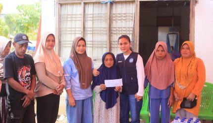 Sebagai bentuk kepedulian terhadap warga yang tertimpa musibah, Pelaksana Tugas (Plt.) Ketua TP-PKK Kabupaten Bolaang Mongondow Utara (Bolmut), Ny. Moy Olivia Pontoh-Mamonto, mengunjungi sekaligus menyerahkan bantuan kepada korban kebakaran rumah tinggal di Desa Talaga, Kecamatan Bintauna