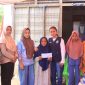 Plt. Ketua TP-PKK Boltara Moy Olivia Pontoh-Mamonto didampingi Ketua TP-PKK Kecamatan Bintauna dan beserta jajaran mengunjungi sekaligus menyerahkan bantuan kepada korban kebakaran rumah di desa Talaga. 