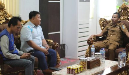 Pelaksana Tugas (Plt.) Bupati Bolaang Mongondow Utara (Boltara), Mohammad Aditya Pontoh, S.IP., menerima kunjungan jajaran PLN Unit Layanan Pelanggan (ULP) Boroko