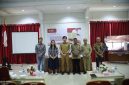 Bupati Kabupaten Kepulauan Sangihe Michael Thungari bersama Ketua Dewan Adat Lukman Makapuas dan Lainnya