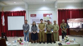 Bupati Kabupaten Kepulauan Sangihe Michael Thungari bersama Ketua Dewan Adat Lukman Makapuas dan Lainnya