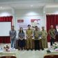 Bupati Kabupaten Kepulauan Sangihe Michael Thungari bersama Ketua Dewan Adat Lukman Makapuas dan Lainnya
