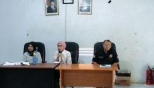 Ketua Panitia Pemilihan Kapitalaung Kampung Bahu Silmiaty Zahrah Tompoh Ahmad, Penjabat Kapitalaung Kampung Bahu Farmyati Maniku, Ketua MTK Mursalim Damal,