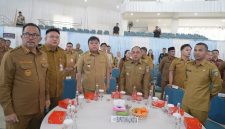 Wakil Bupati Sangihe Tendris Bulahari bersama dengan perserta Rakor