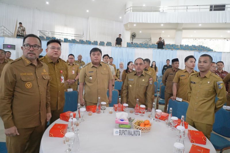 Wakil Bupati Sangihe Tendris Bulahari bersama dengan perserta Rakor