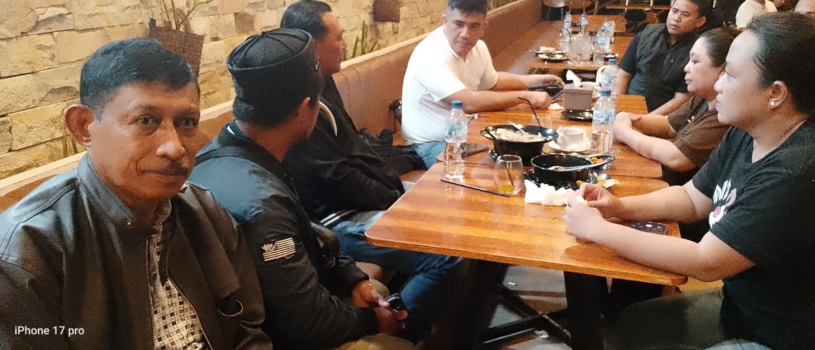 Kapolres Sangihe AKBP Rully Robinson Polii bersama dengan Wartawan Sangihe