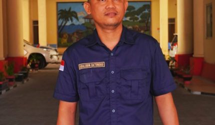 Penetapan Bupati Bolaang Mongondow Utara (Boltara) nonaktif, Sirajudin Lasena, sebagai tersangka oleh Komisi Pemberantasan Korupsi (KPK) membuka ruang diskusi hukum yang menarik di tengah masyarakat. Setelah operasi tangkap tangan (OTT), apakah seorang tersangka masih memiliki peluang menggugat proses hukum yang dijalaninya? Apakah praperadilan dapat menjadi jalan untuk menguji keabsahan penetapan tersangka? Dan, sejauh mana kemungkinan perkara tersebut berakhir dengan putusan bebas?
